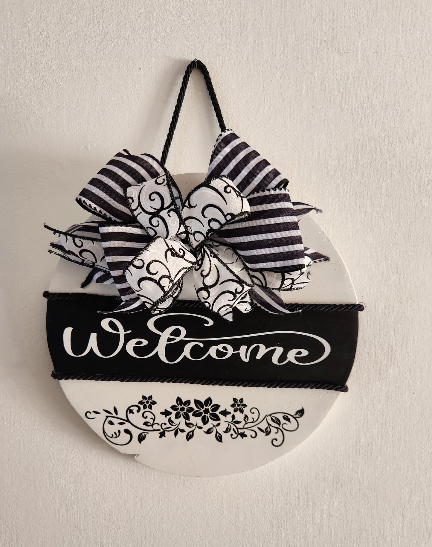 Black and White Welcome Sign