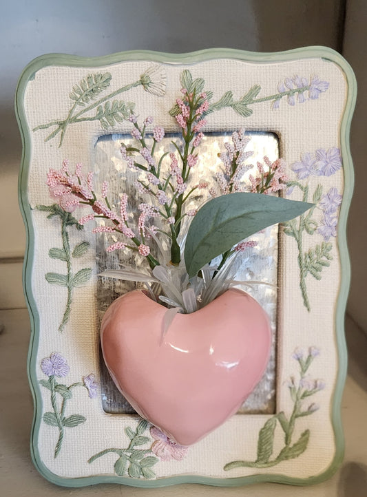 Heart Bloom Magnetic Bud Vase
